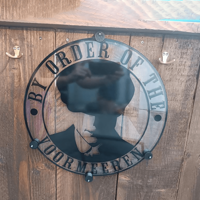 Sticker_voormeeren.png Letters en Cijfers voor bedrukkingen│ borduren van textiel │Gepersonaliseerde drinkbekers en koffiekopjes. Sticker met vinyl plexiglas cirkel