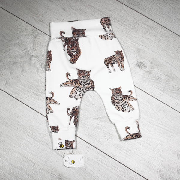 handgemaakte babykleding │Harembroekje Panter