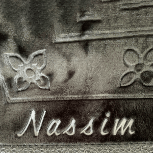 Naam geborduurd op gebeds-kleed Nassim