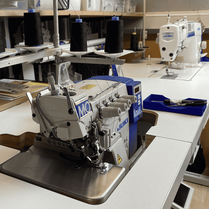 Juki_Lockmachine opdracht gemaakt babykleding │ Juki_Lockmachine